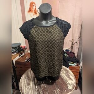 Sanctuary Tshirt top lace sleeve detail olive green/black size medium